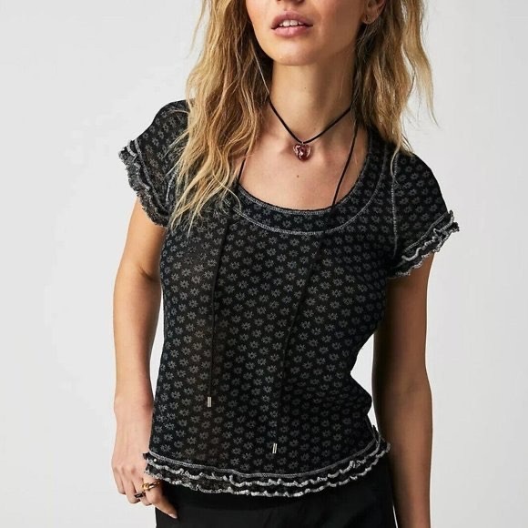 Free People Tops - Free People Garner Tee In Black Floral‎ Size XS Bohemian Casual Essential